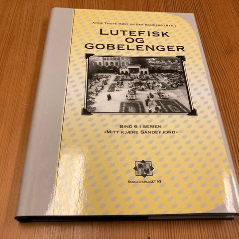 Anne Thuve Høst/Per Ramberg (red.) : LUTEFISK OG GOBELENGER