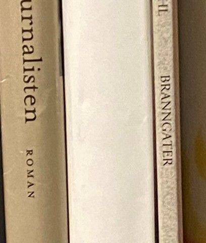 Tre bøker av populære Niels Fredrik Dahl (se bildet)