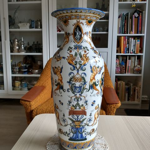 Stor antikk vase, Gien Frankrike