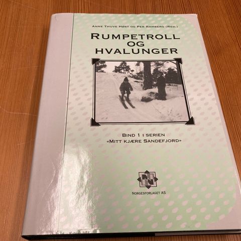 Anne Thuve Høst/Per Ramberg (red.) : RUMPETROLL OG HVALUNGER