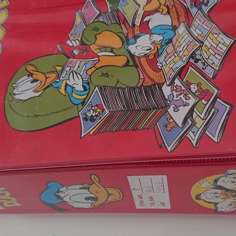 Gamle Donald Duck og Co. Eksklusivt Samleobjekt. Uleste blader i perm.