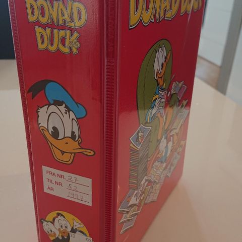 Gamle Donald Duck og co. Eksklusivt Samleobjekt. Uleste blader i perm.