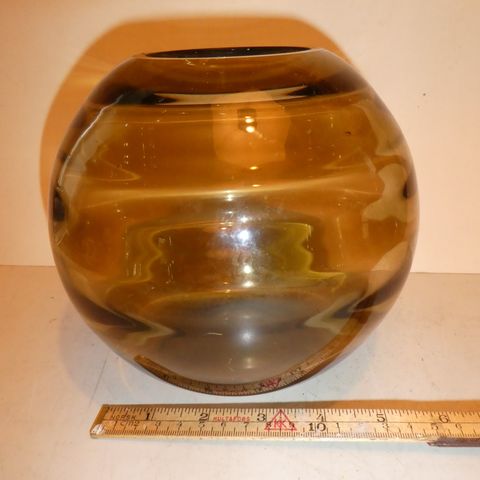 Brun rund glass vase