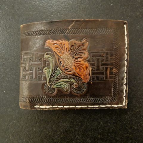 Lotus ® Håndlaget lommebok i ekte skinn