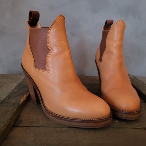 Acne boots str 38