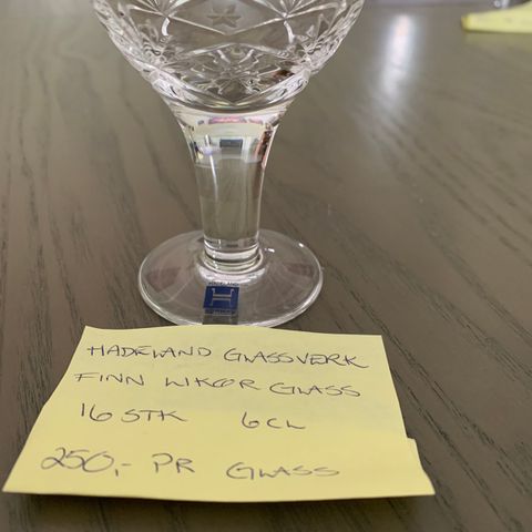 Finn glass fra Hadeland Glassverk
