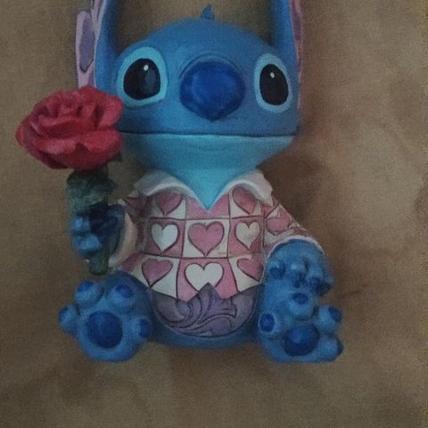 Stitch figur selges