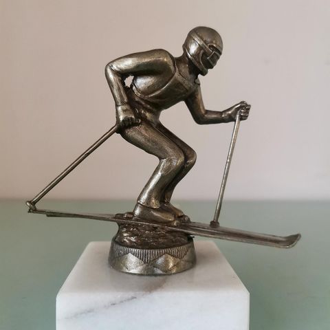 Alpint skiløper figur i metall