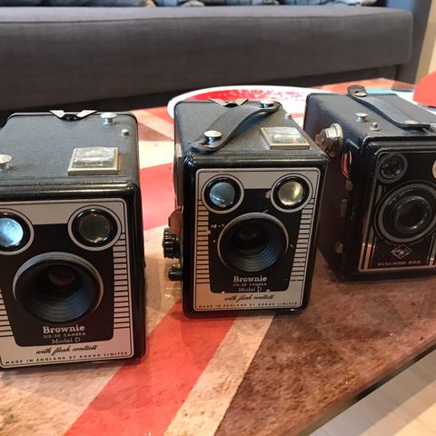 Tre stk vintage kamera. Kodak Brownie og Agfa Syncro box