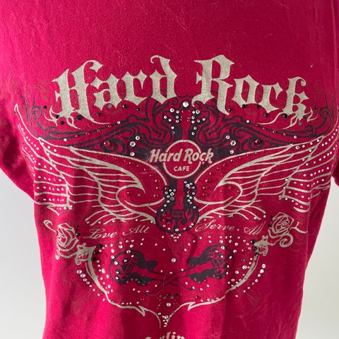 Hard Rock Cafe Berlin. Rød T-shirt / topp. Dame.