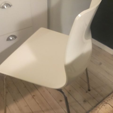 4 fine skallstoler fra Ikea.Utgååt modell.