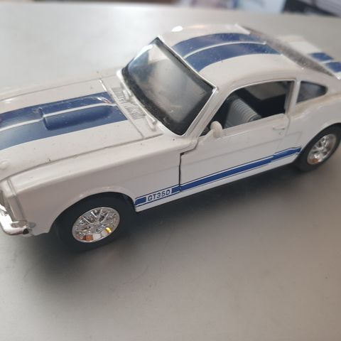 Tøff ford mustang modellbil selges