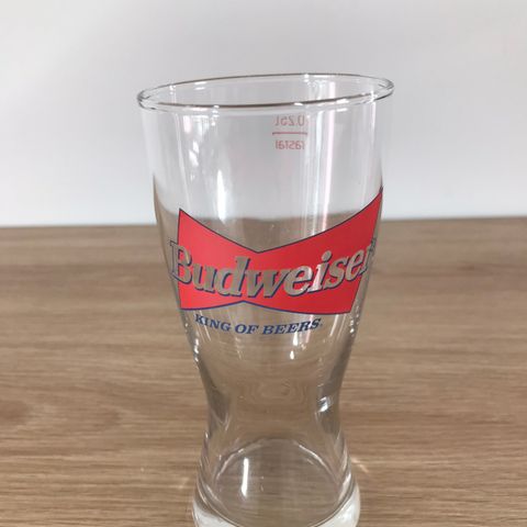 Budweiser ølglass. Samleobjekt. 190kr.