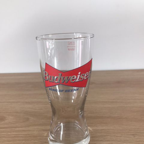 Budweiser ølglass. Samleobjekt. 190kr.