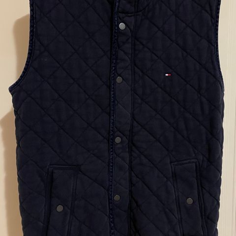 Vest «Tommy Hilfiger» str.XL brukt kun ett par ganger til salgs