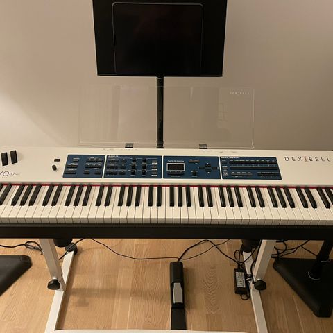 Digital piano DEXIBELL S7 pro 2021 klaverstativ inkludert. Alt som nytt.