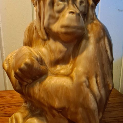 Ape 24 cm høy, av P. Hald