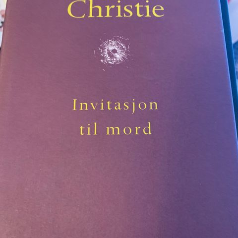Bøker av Agatha Christie til salgs. Se bilder.