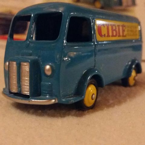 Modellbil Peugeot. Dinky toys atlas