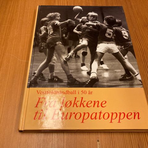 VESTFOLDHÅNDBALL I 50 ÅR : FRA LØKKENE TIL EUROPATOPPEN ! - SIGNERT !