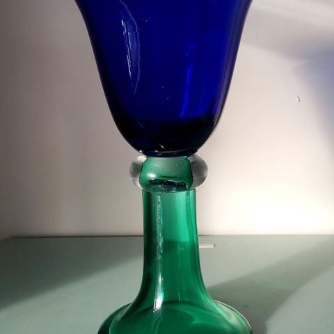 Glassvase, glasskål, grønt og blått