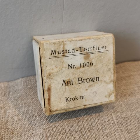 Eske Mustad tørrfluer nr 1006 Ant Brown