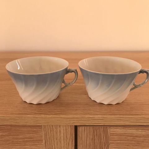 Nydelige kopper fra Porsgrunn Porselen. 250kr.