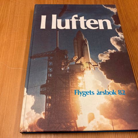I LUFTEN - FLYGETS ÅRSBOK 82