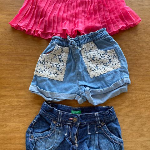 Shorts + skjørt ZARA/Benetton, str. 104 + 110, NY, 250,- (orig.500,-)