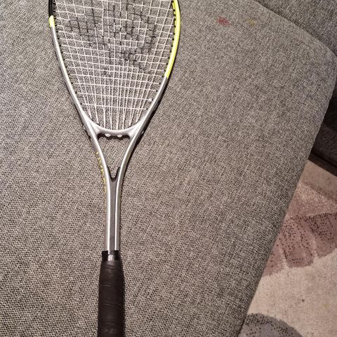 Squash racquet, Dunlop hyperlite TI 4.0, Pent brukt og trenger nye strenger