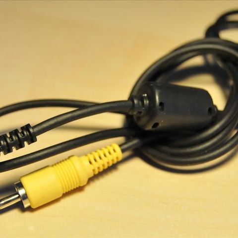 Canon RCA-til-mini-mono-jack 3,5 mm