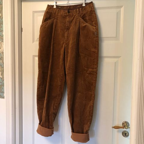Superfin, unik, vintage/retro, unisex, brun bukse i kordfløyel, «Inspire», Malta