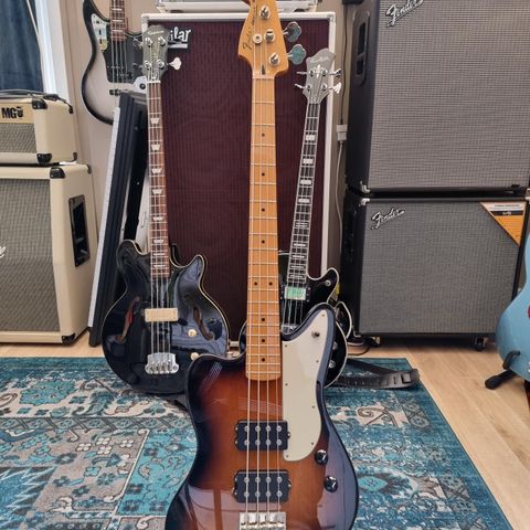 Limited Edition Fender Pawn Shop Reverse Jaguar Bass