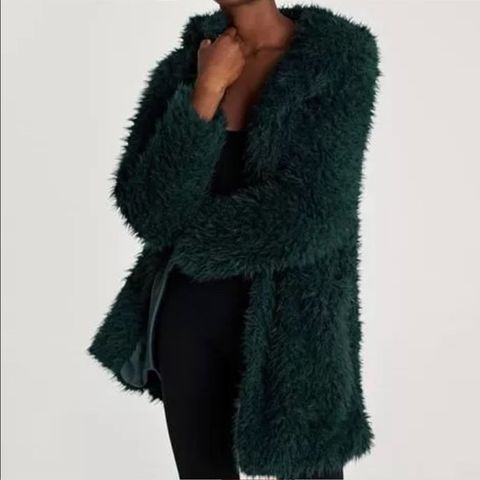 Faux fur kåpe fra Zara i mørkegrønn