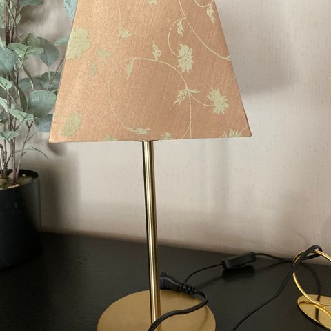 Bordlampe med skjerm