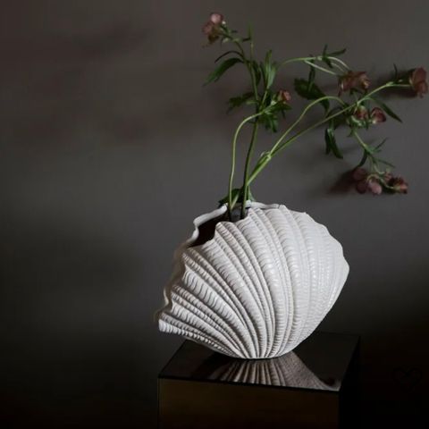 ByOn shell vase