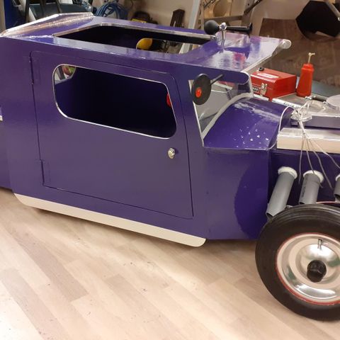 Ola bil hot rod.