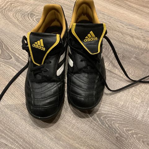 Adidas fotballsko 38 2/3