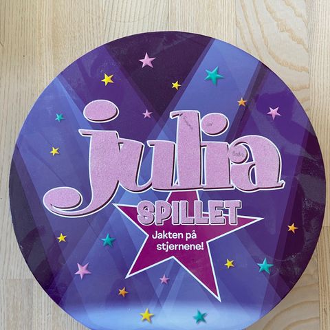 Julia spill selges