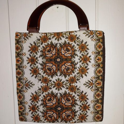 VINTAGE BRODERT PURSE.