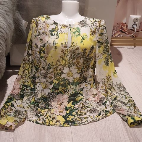Blomster bluse topp str.S fra Zara