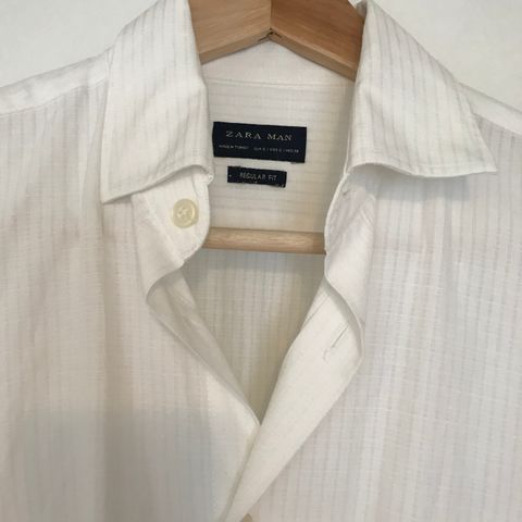 Pen hvit skjorte fra Zara, str. S