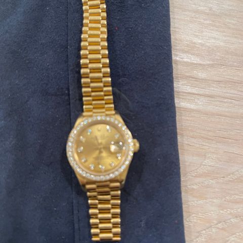 Rolex Dameur, Gullur med diamanter