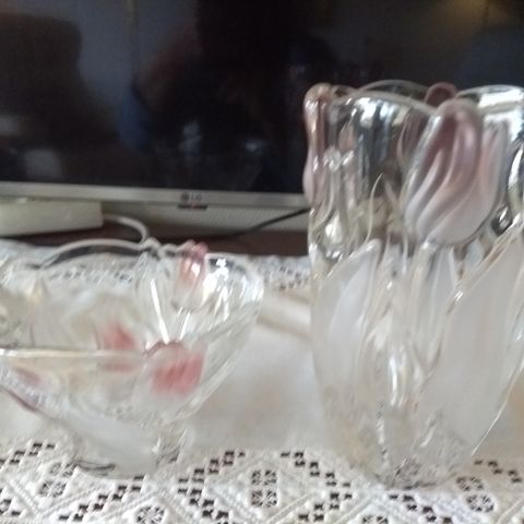 Walther glass - nydelig vase og  skål med tulipanmotiv i rosa