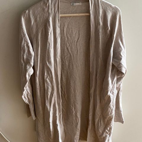 Beige cardigan med splitt