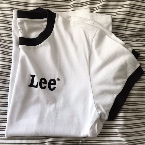 Ubrukt Lee t-skjorte (Str M)