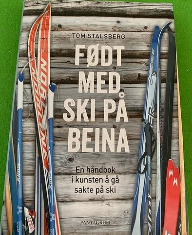 Født med ski på bena. En håndbok i kunsten å gå sakte på ski