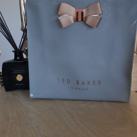 Veska Ted Baker London