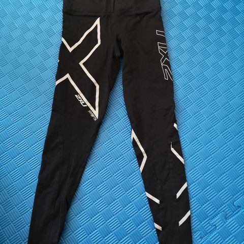 2XU kompresjonstights i str xs