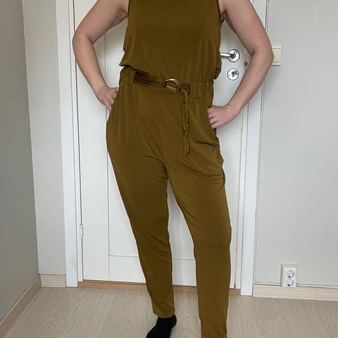 Jumpsuit fra Lindex